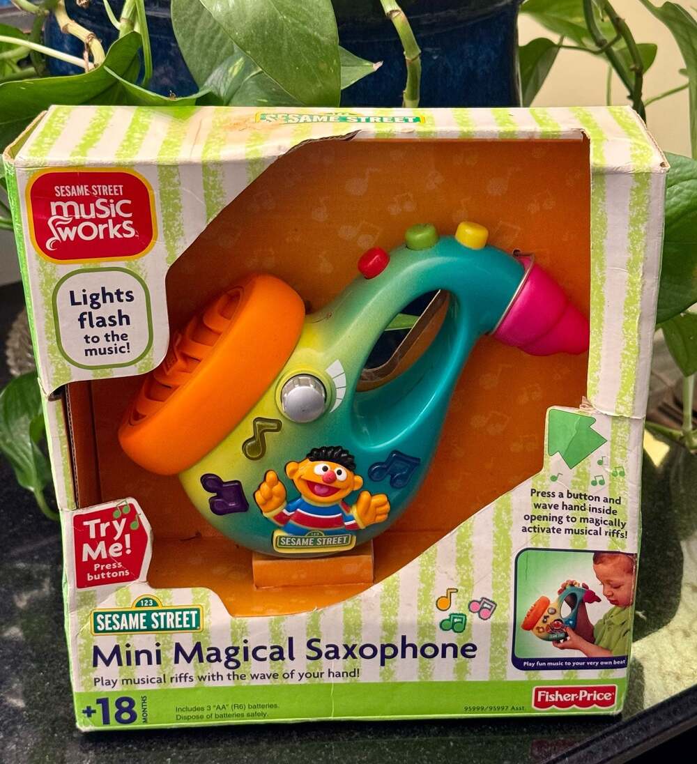 Fisher-Price Sesame Street Music Works Mini Magical Saxophone